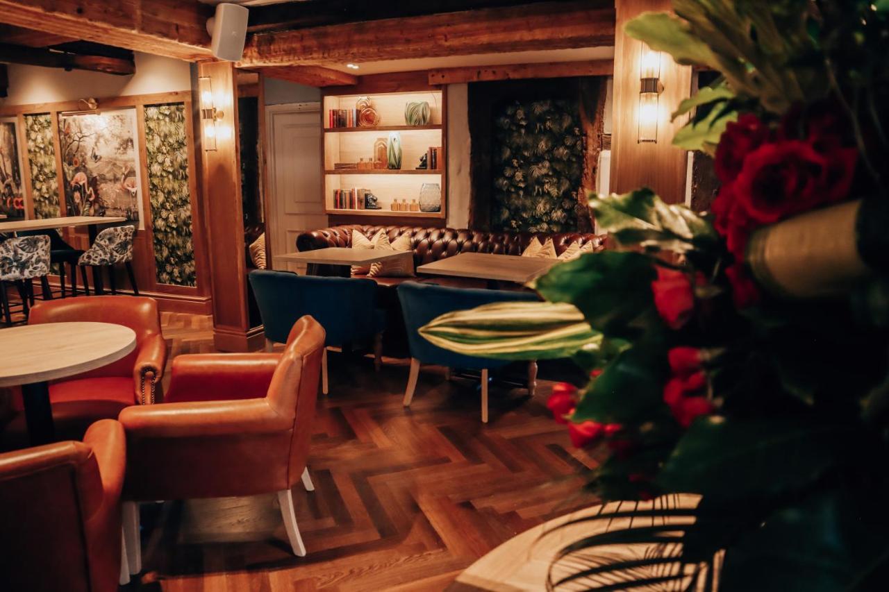 Lion & Swan Hotel Конгълтън Екстериор снимка The interior of the restaurant